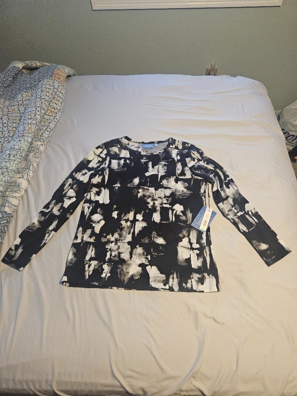swomens simply vera/vera weng long sleeve top
